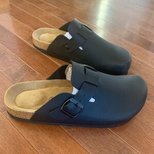 New Cushionaire Clogs, black
